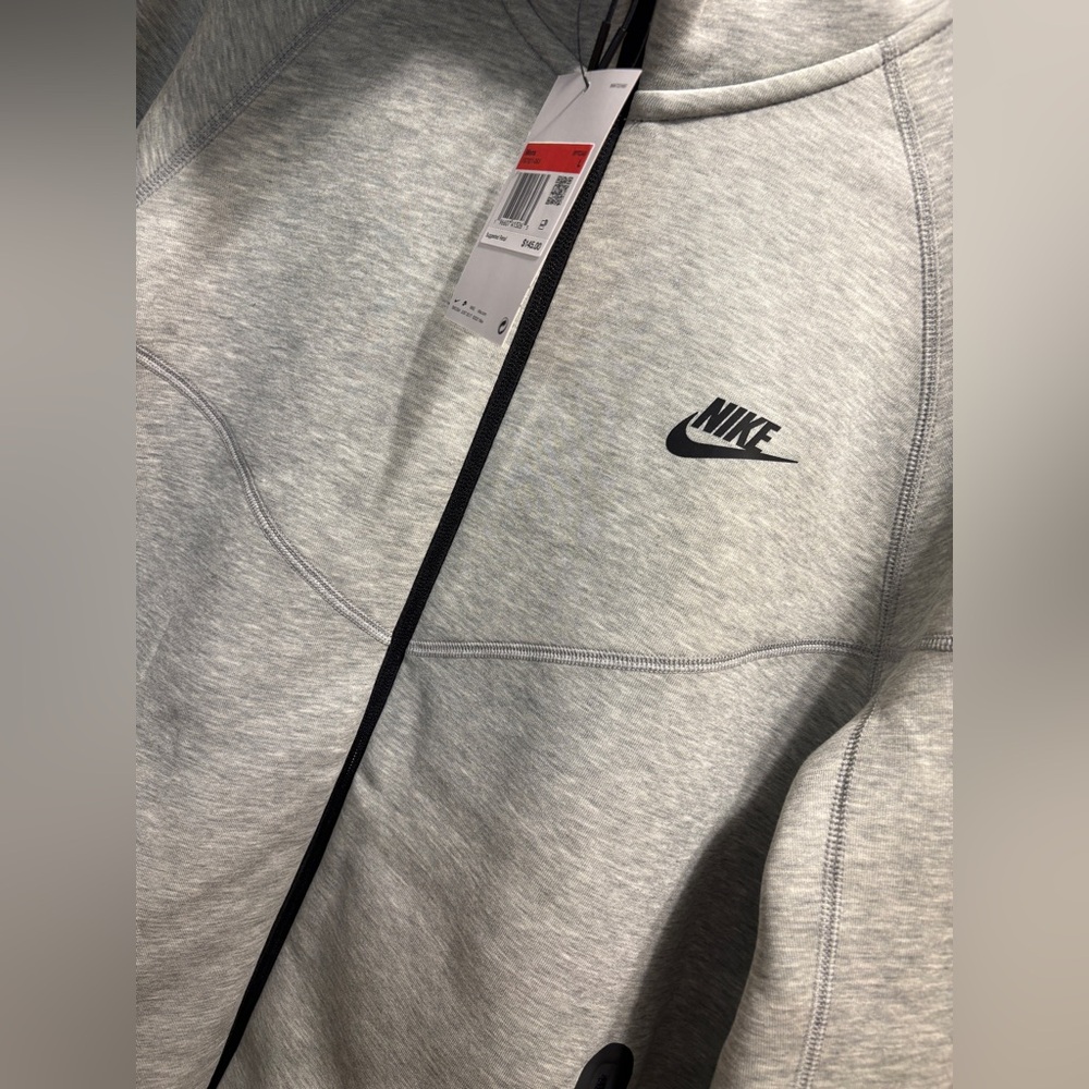 Nike Tech Jacket - Picture 2 of 5